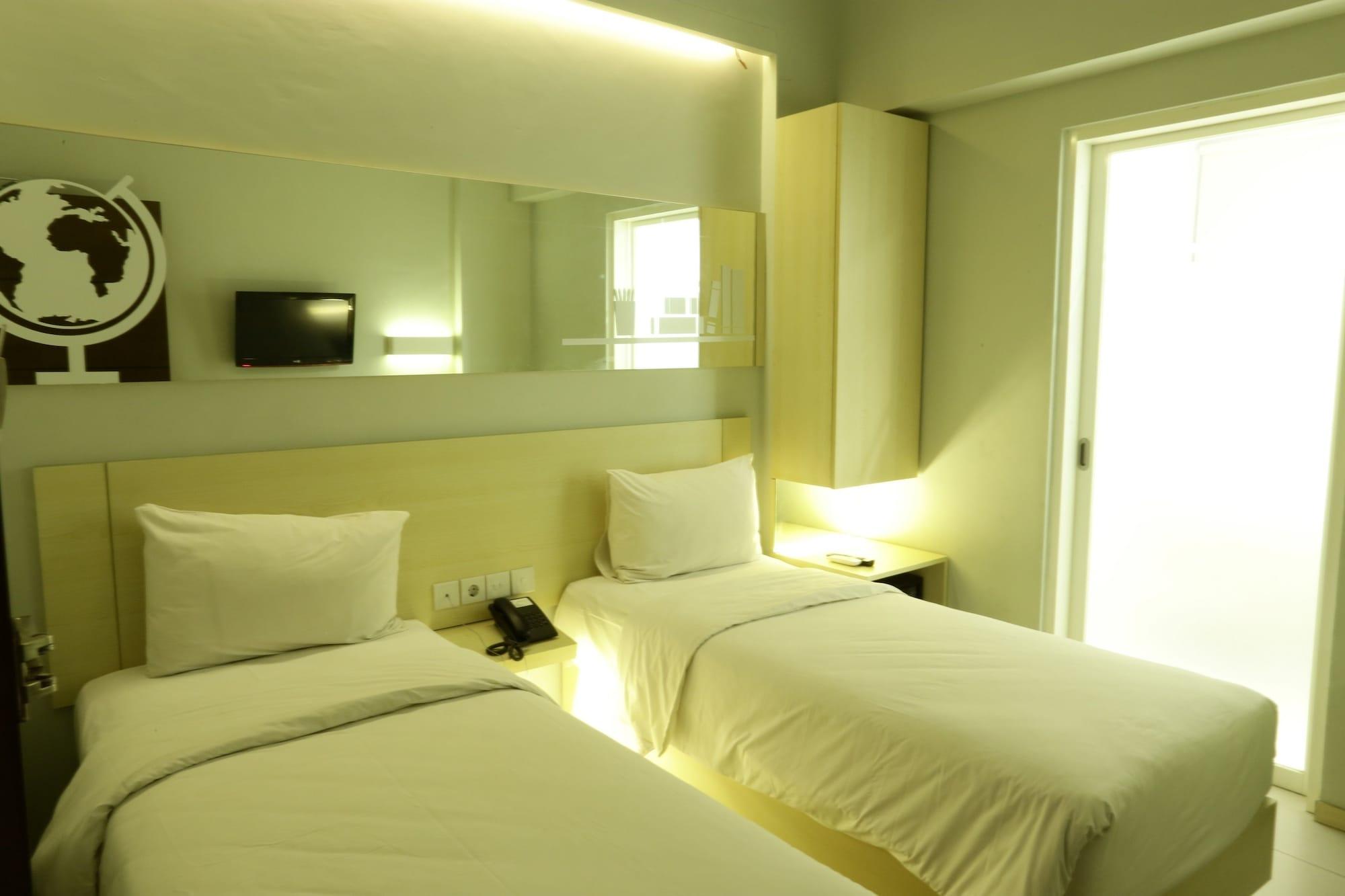 Cleo Hotel Tunjungan Сурабая Екстериор снимка