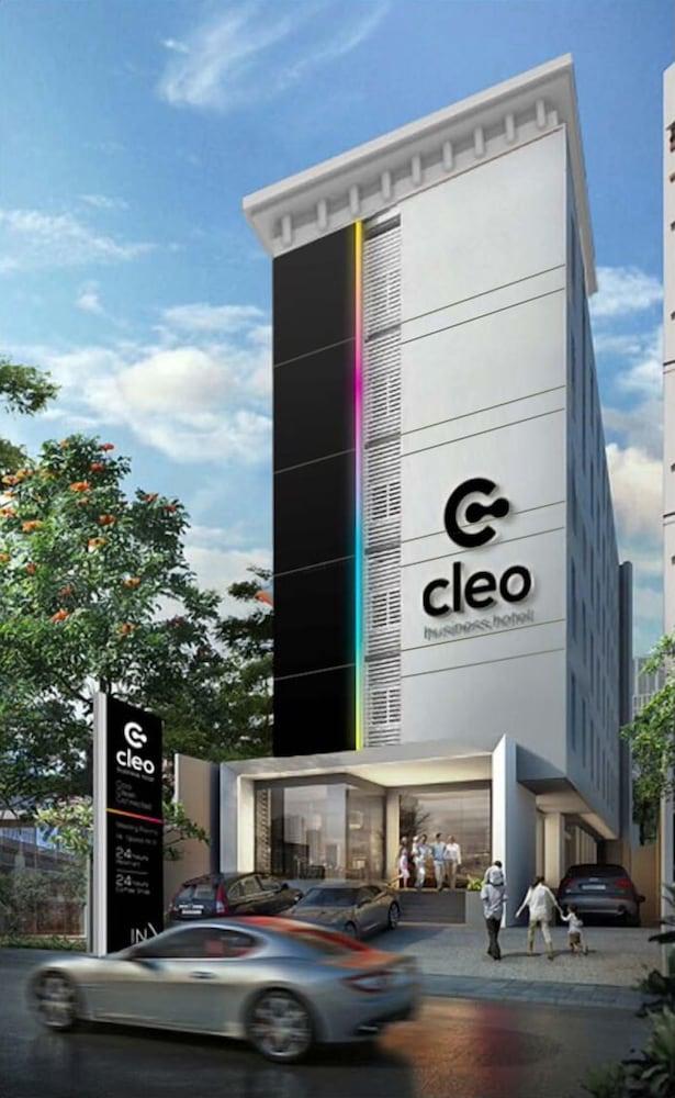 Cleo Hotel Tunjungan Сурабая Екстериор снимка