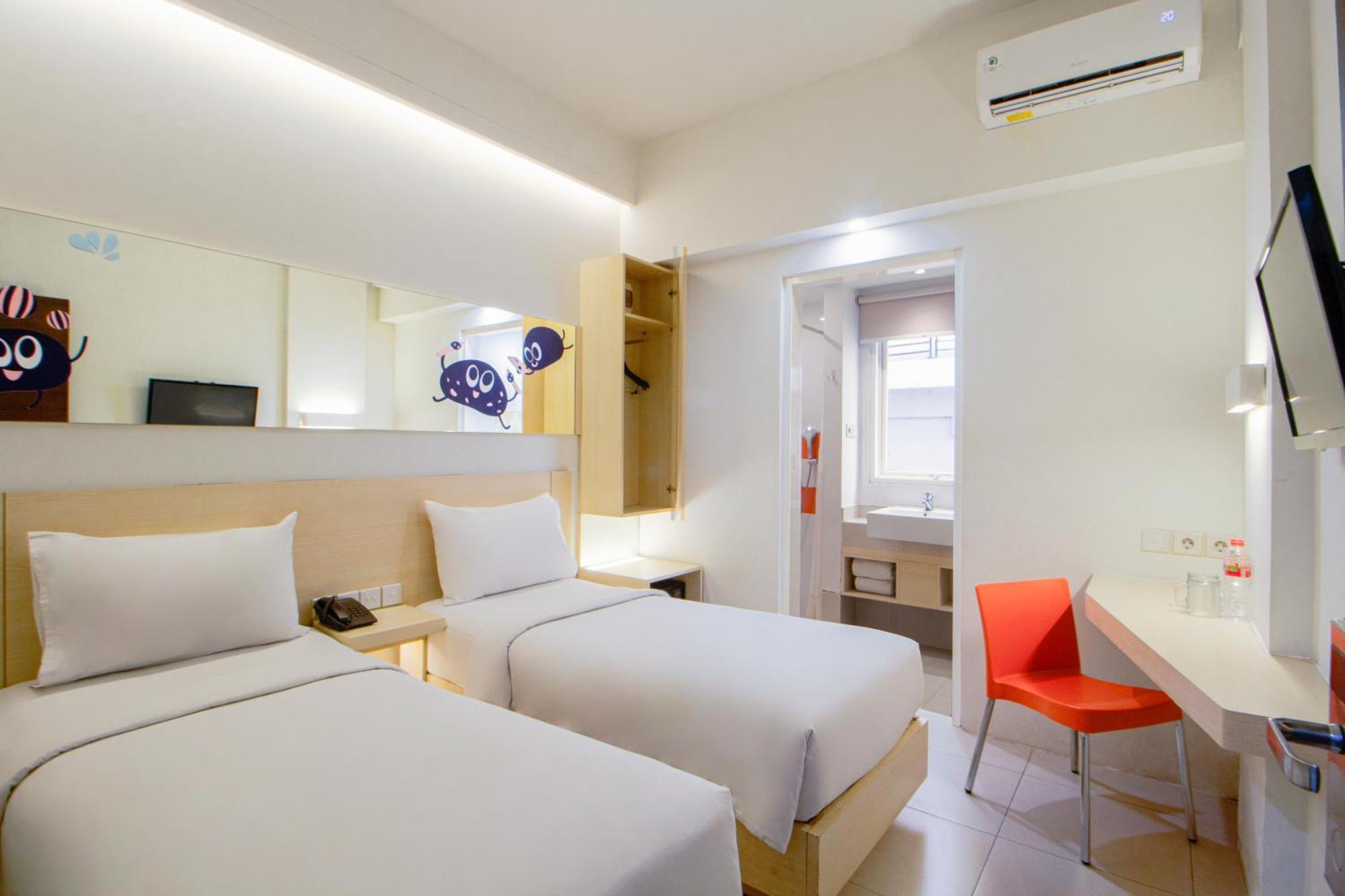 Cleo Hotel Tunjungan Сурабая Екстериор снимка