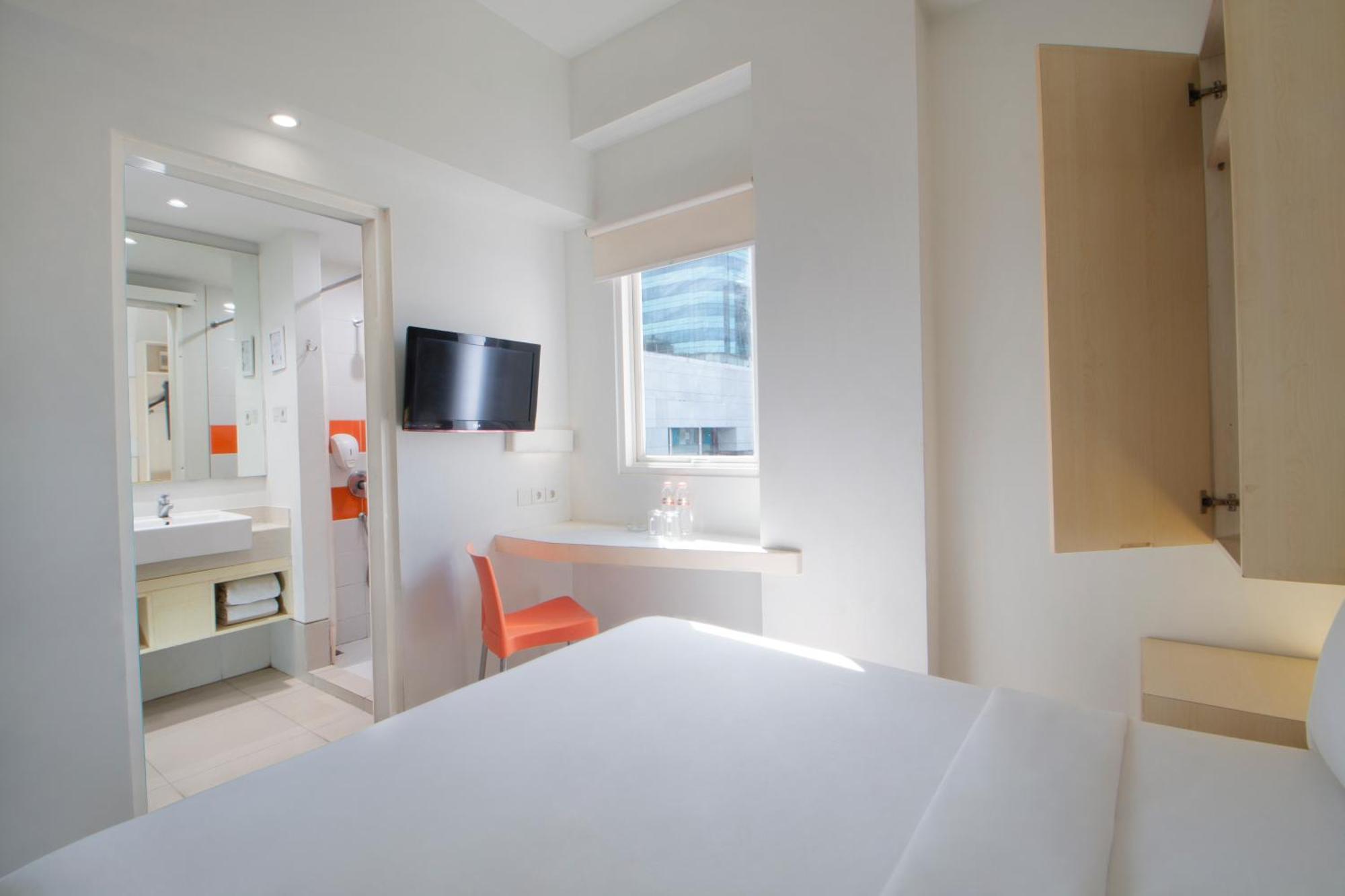 Cleo Hotel Tunjungan Сурабая Екстериор снимка