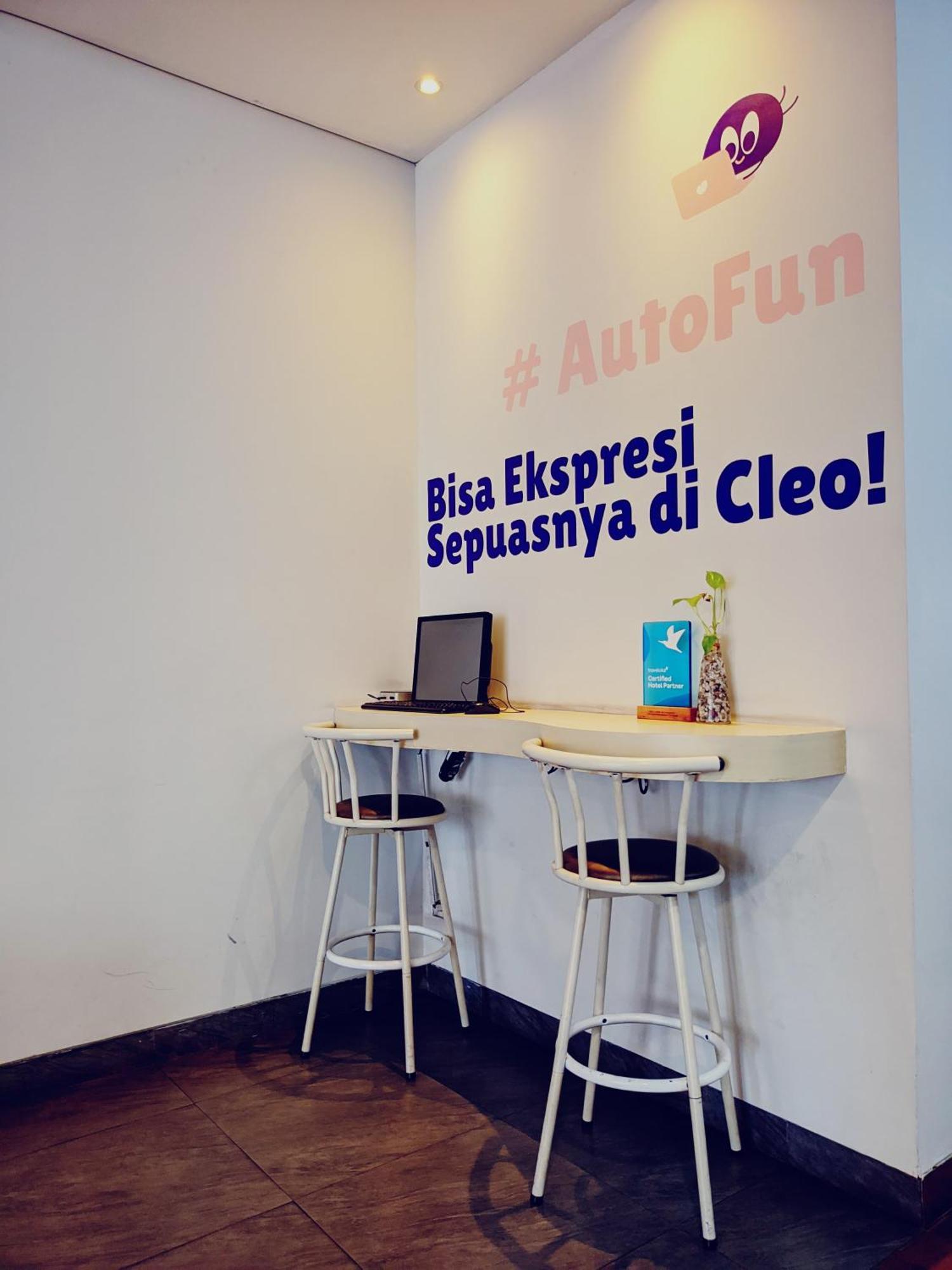 Cleo Hotel Tunjungan Сурабая Екстериор снимка