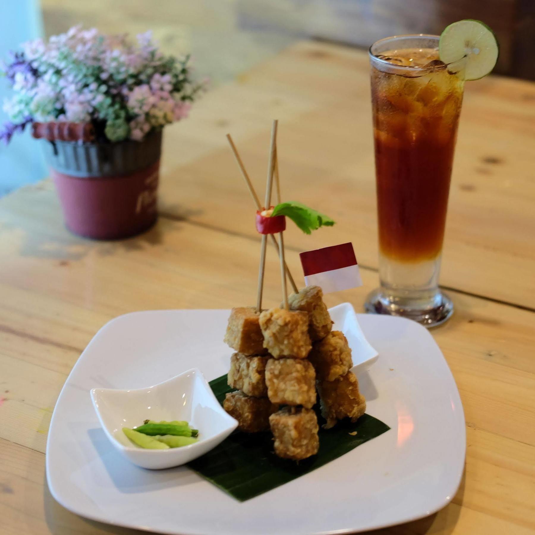 Cleo Hotel Tunjungan Сурабая Екстериор снимка