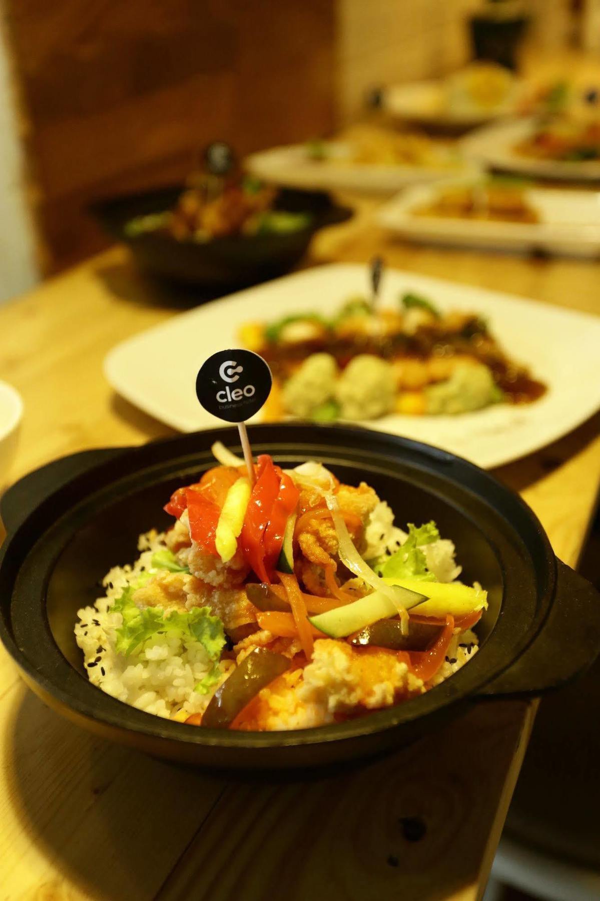 Cleo Hotel Tunjungan Сурабая Екстериор снимка
